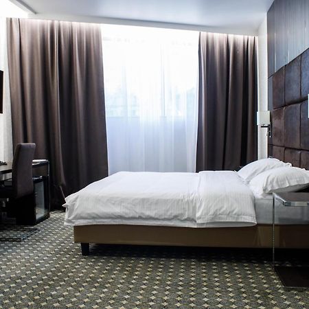 Park Hotel Dnjepropetovsk Buitenkant foto
