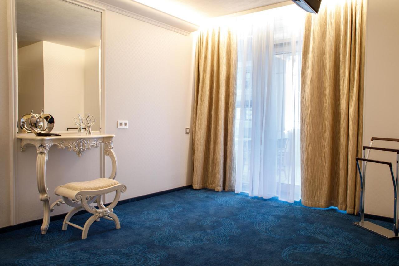 Park Hotel Dnjepropetovsk Buitenkant foto