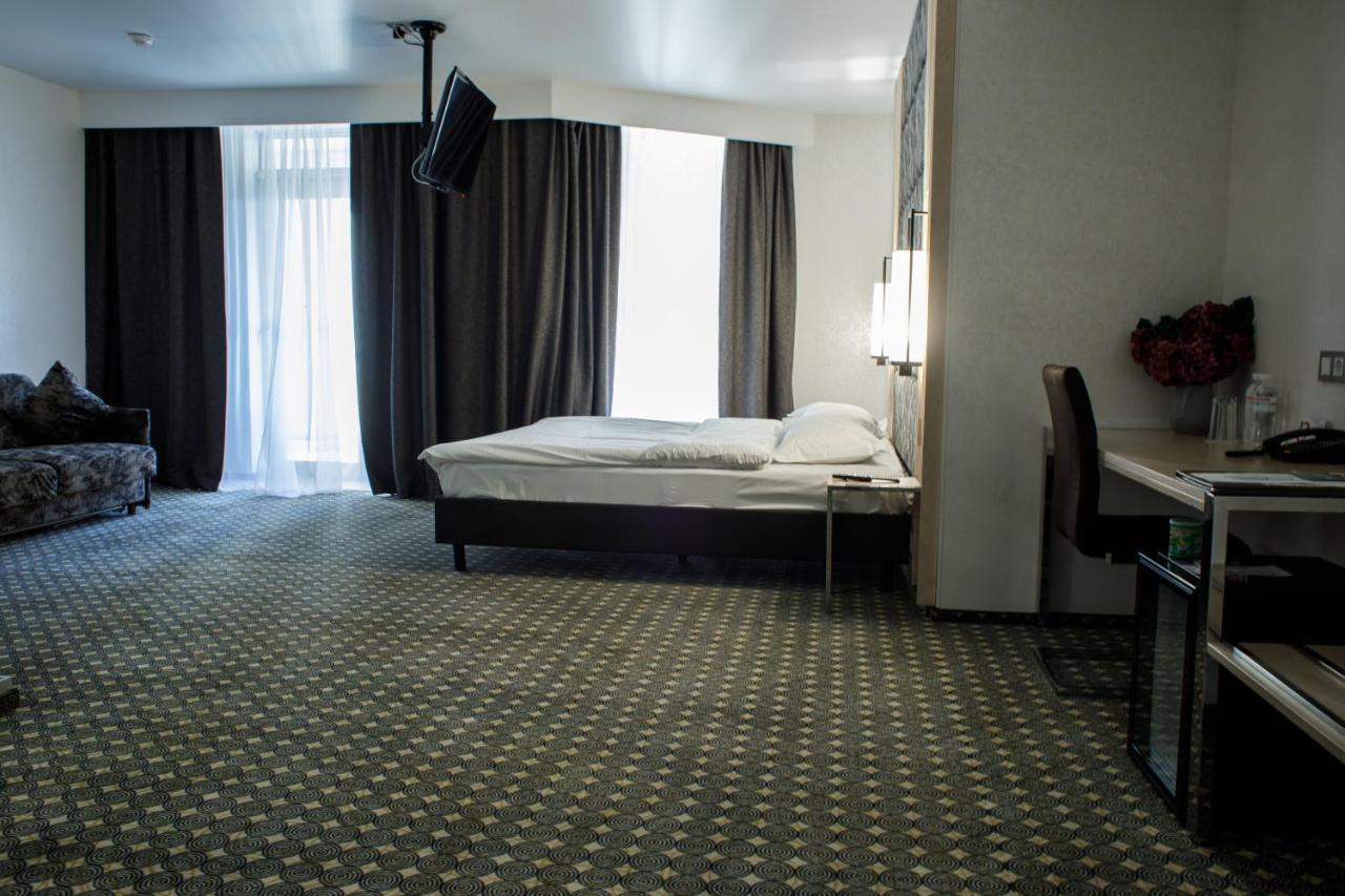 Park Hotel Dnjepropetovsk Buitenkant foto